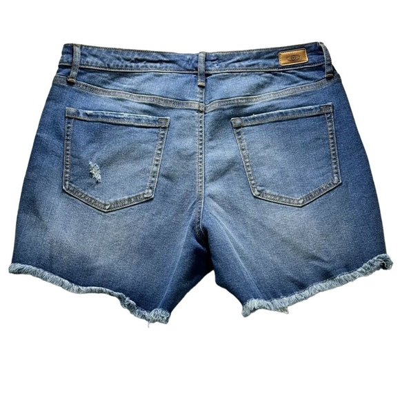 Sofia Jeans by Sofia Vergara Lila Easy Short Destructed Hem Medium Wash Denim Sh - Picture 3 of 6